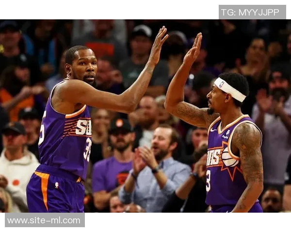 杜兰特谈团队合作的重要性传球能减轻队友压力提升整体表现 杜兰特谈团队合作的重要性传球能减轻队友压力提升整体表现