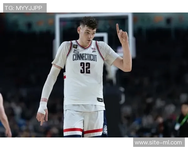 攻防兼备的莫布里全能表现助球队大胜15分11篮板5助攻3盖帽正负值高达27 攻防兼备的莫布里全能表现助球队大胜15分11篮板5助攻3盖帽正负值高达27