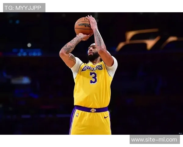 浓眉指出球队缺乏纯控卫导致进攻迟缓对手全场盯防影响发挥